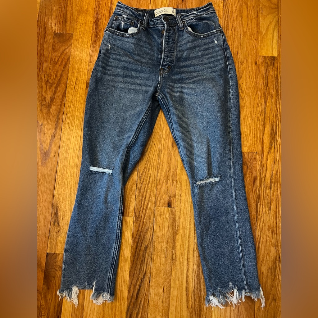 Abercrombie Mom Jeans 24s
